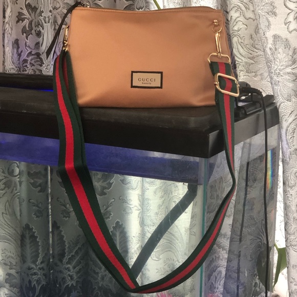 Gucci pouch converted in to shoulder bag /cross body. - Picture 6 of 16